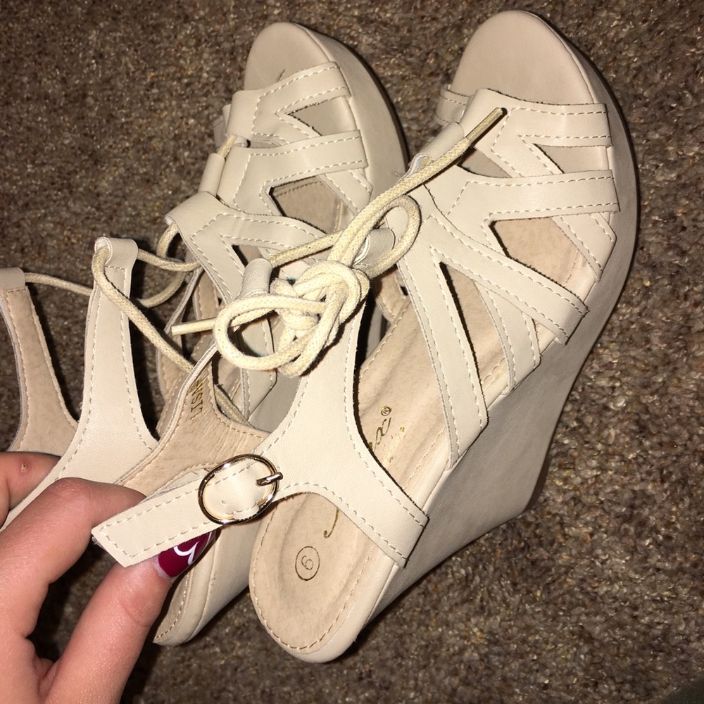 size 6 wedges super cute